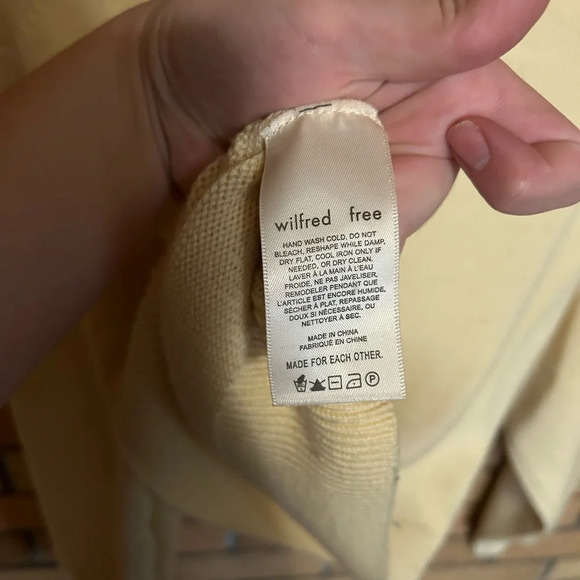 Aritzia Wilfred Free Harper Mock Neck Crop Knit 100% Wool Crop Sweater Size XS - Picture 5 of 6